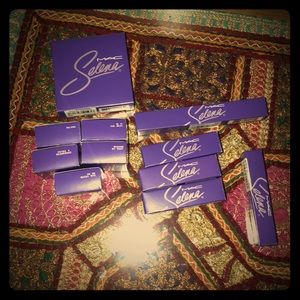 Selena Mac collection 2 pieces missing